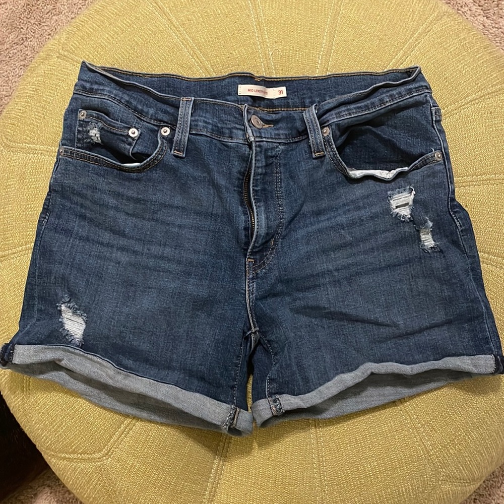 Sz31 Womens Levi’s Mid Length Shorts